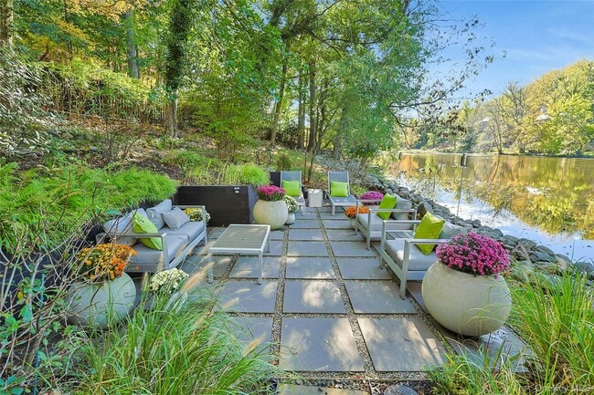 Building Photo - 188 Ferdon Ave