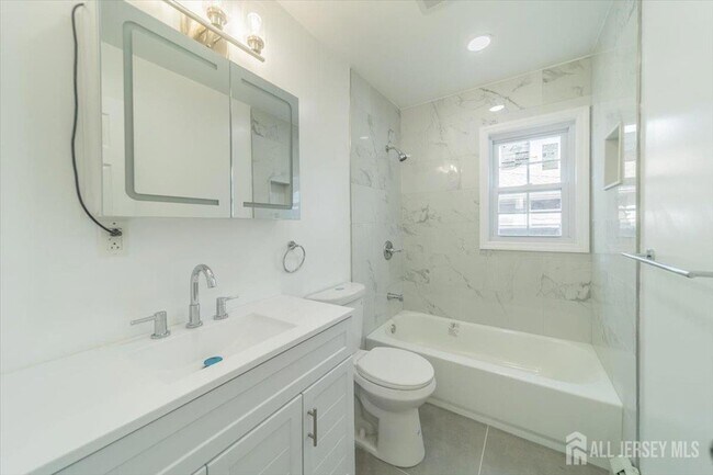 Building Photo - 54 Bergen St