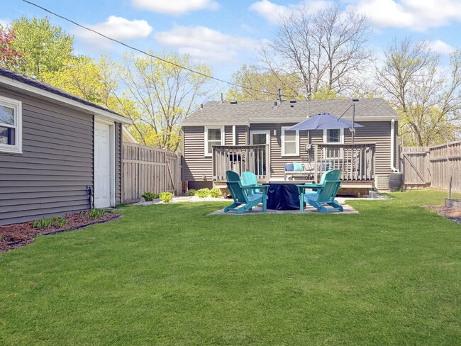 Building Photo - Gorgeous 3-Bed/2 Bath in the Heart of Saint Louis Park - Dogs Welcome!