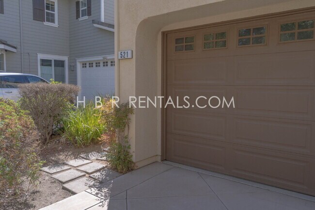 Building Photo - 521 S Altura Ct