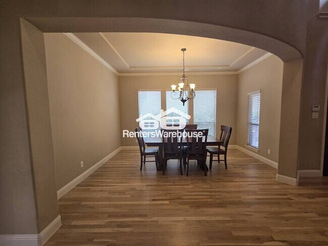 Building Photo - FOR RENT - MOVE IN READY in the highly sou...