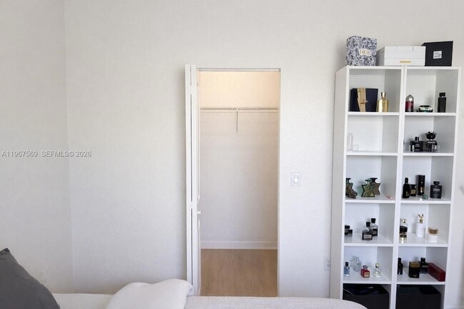 Building Photo - 323 NE 208th Terrace