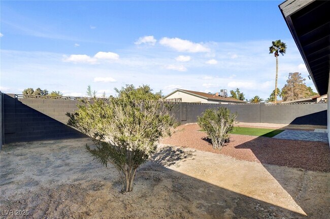 Building Photo - 4012 N Mira Ln