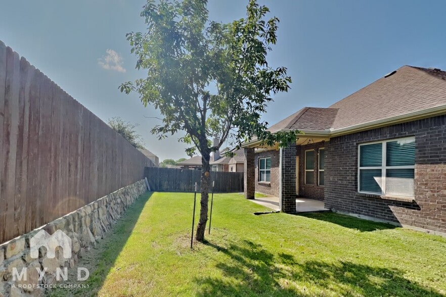 Building Photo - 1008 Rose Garden Dr