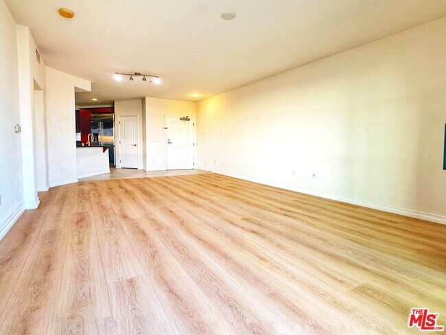 Building Photo - 629 Traction Ave