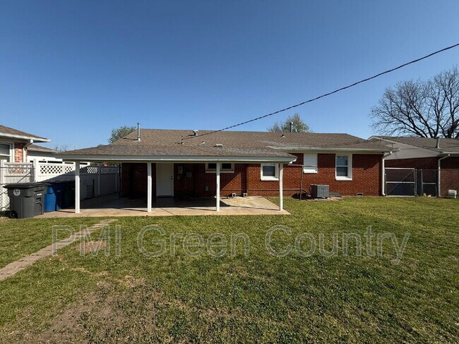 Building Photo - 9108 E Marshall St