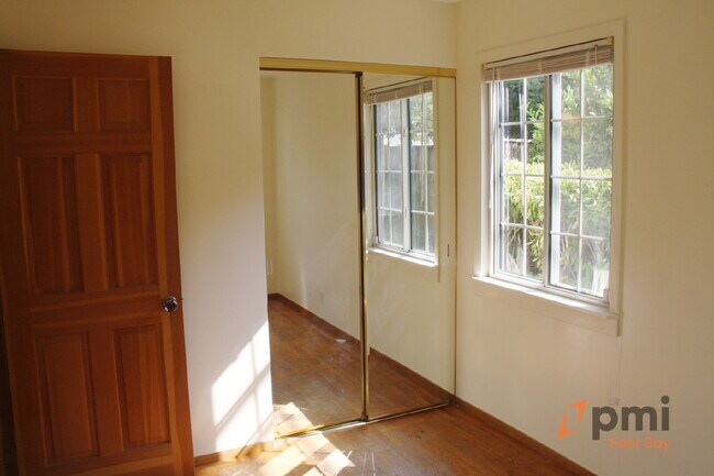 Building Photo - Cute House with Spacious Private Backyard