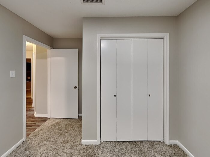 Building Photo - 8314 Greenleaf Lake Dr