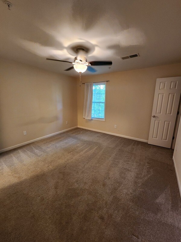 Building Photo - 807 Country Park Dr