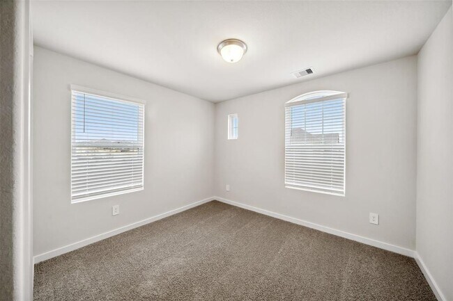 Building Photo - 18033 Martin Pines Dr