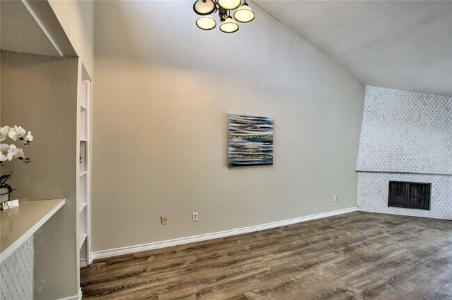 Building Photo - 10075 Westpark Dr