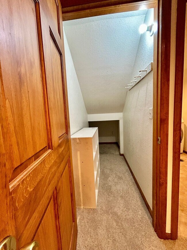 Building Photo - Beautiful & Bright Corner Condo in North Boulder