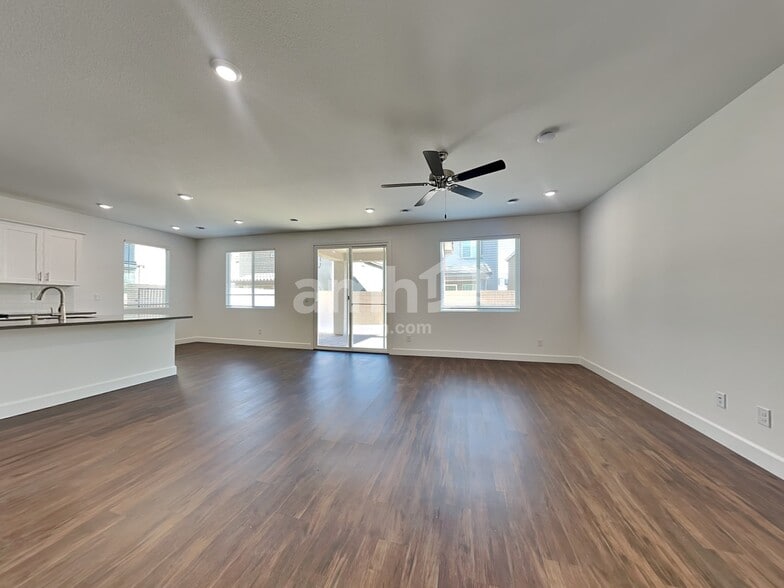 Building Photo - 8925 Carmine Cob Ave