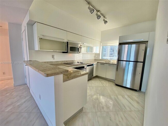 Building Photo - 601 NE 36th St