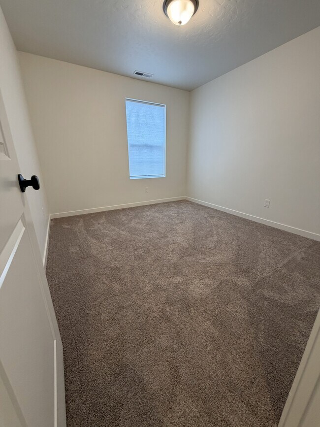 Building Photo - 7898 E Hilton Head St