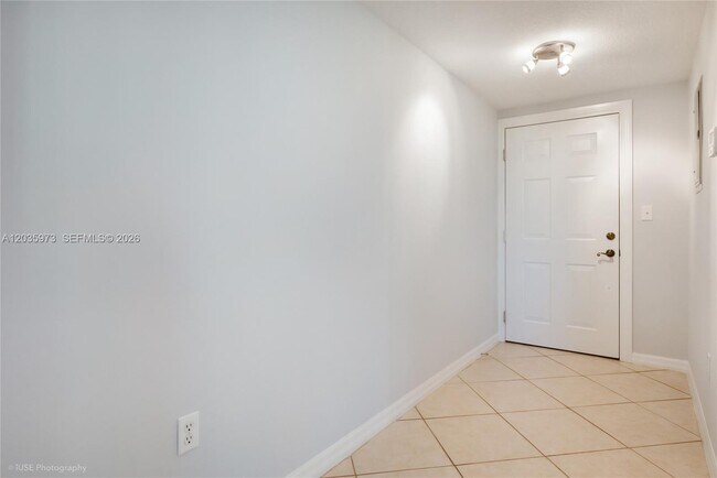 Building Photo - 2630 SW 28th St