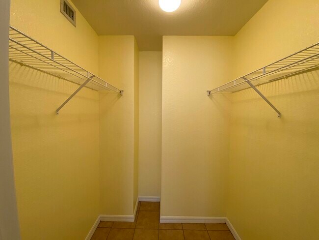 Building Photo - 6768 Heritage Grande