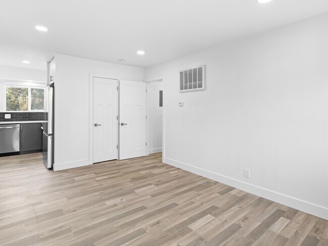 Building Photo - 26 W Girard Ave