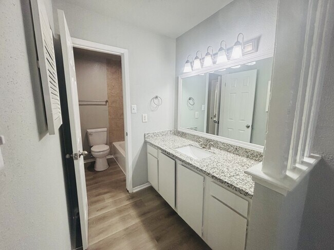 Building Photo - 6200 W Tidwell Rd