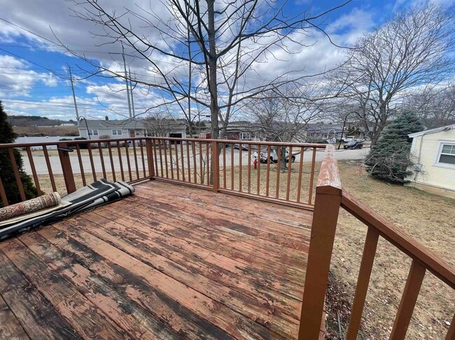 Building Photo - 10 Larry