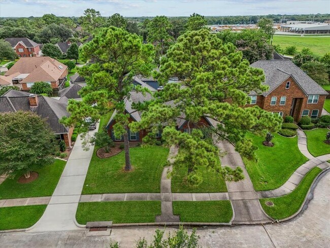 Building Photo - 2105 Murfield Dr