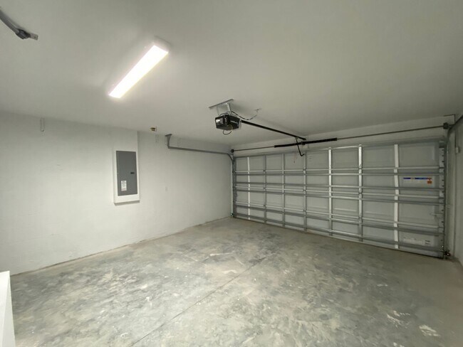 Building Photo - Marion Oaks - Welcome Home