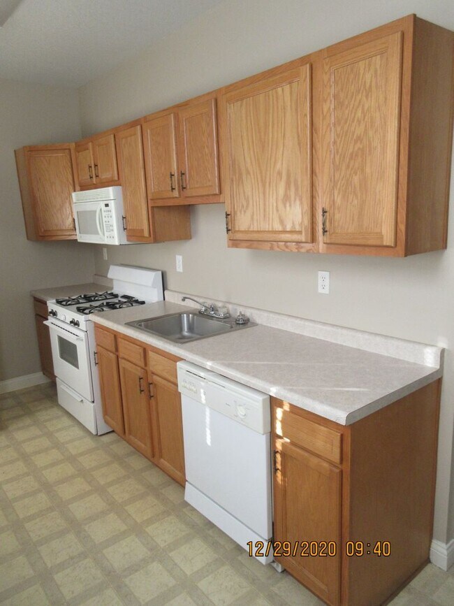 Building Photo - 209 W Dewald St