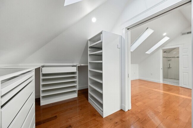 Building Photo - 1045 Adams St