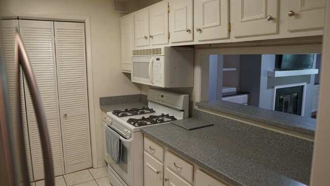 Building Photo - 710 Park Ridge Cir