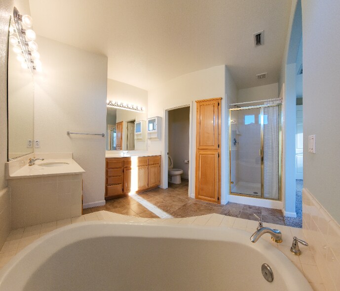 Building Photo - 5338 Brookfield Cir