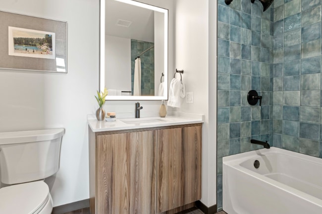 Building Photo - 1601 W Lake St