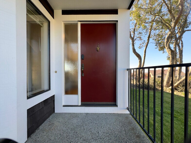 Building Photo - 2221 Pinehurst Way