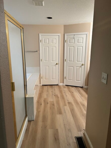 Master Bath - 14263 Jared Ct