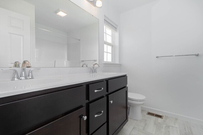 Building Photo - 1829 Shady Ln