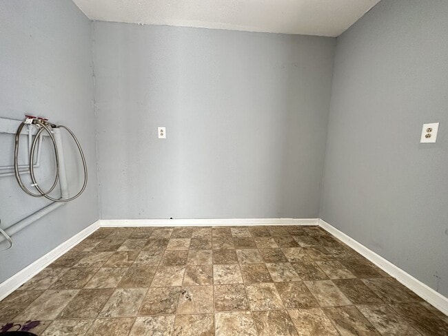Building Photo - 496 Louisiana Ave. Clarksville, TN 37042