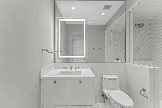 Building Photo - 6587 N Palmeraie Blvd