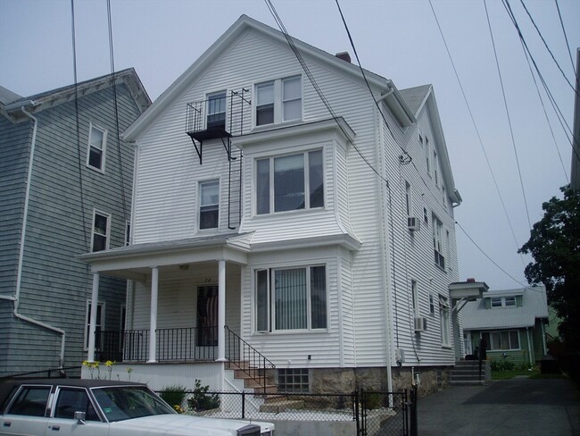 Primary Photo - 76 Buffinton St