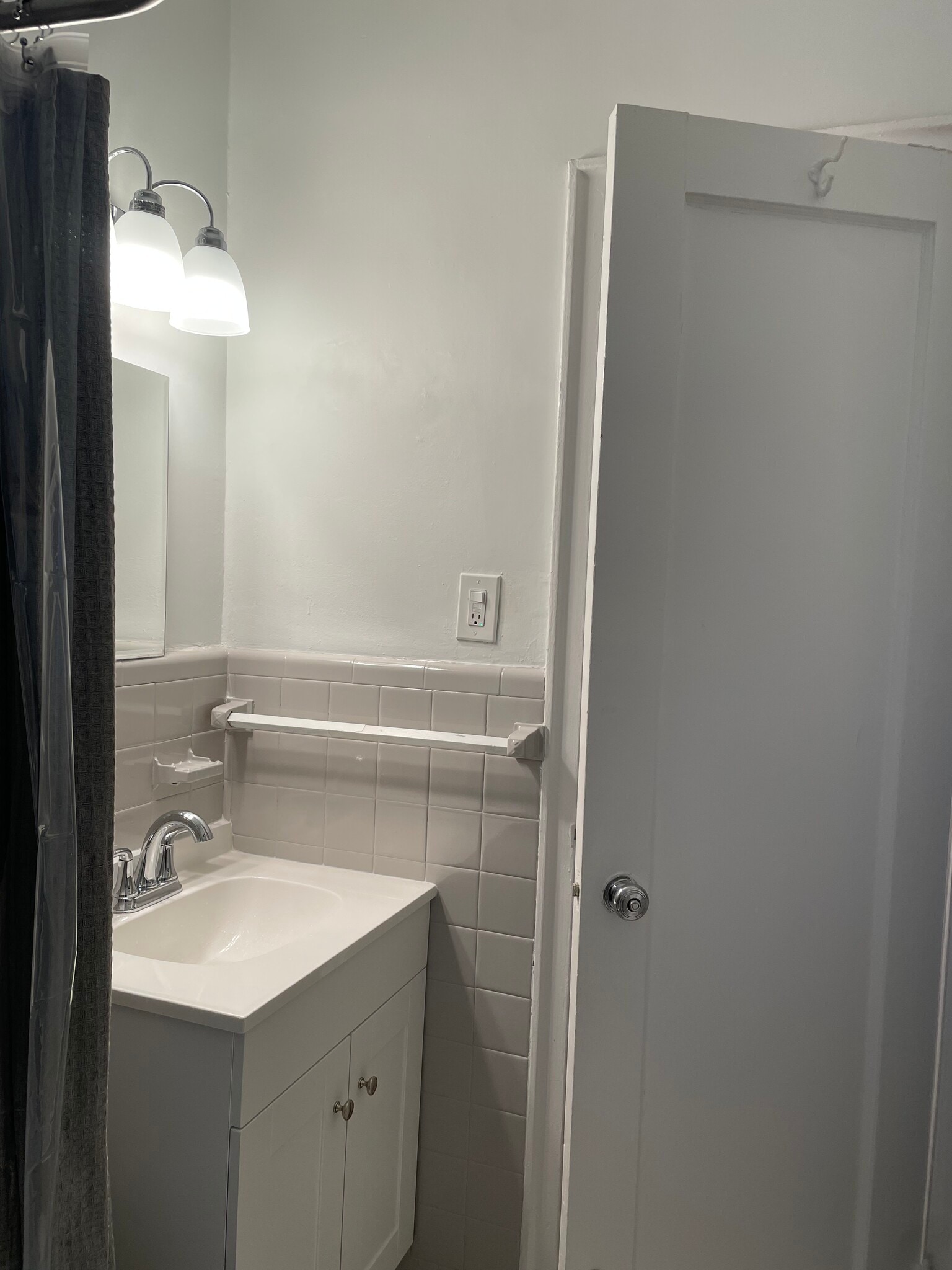 Building Photo - 210 Martine Ave