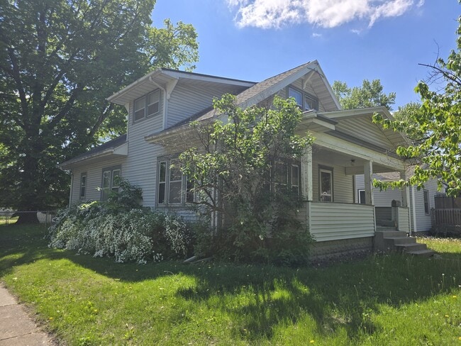 Building Photo - 450 Cutler St