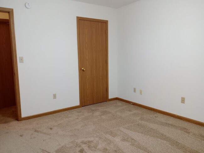 Building Photo - 3546-3548 Prescott Dr.