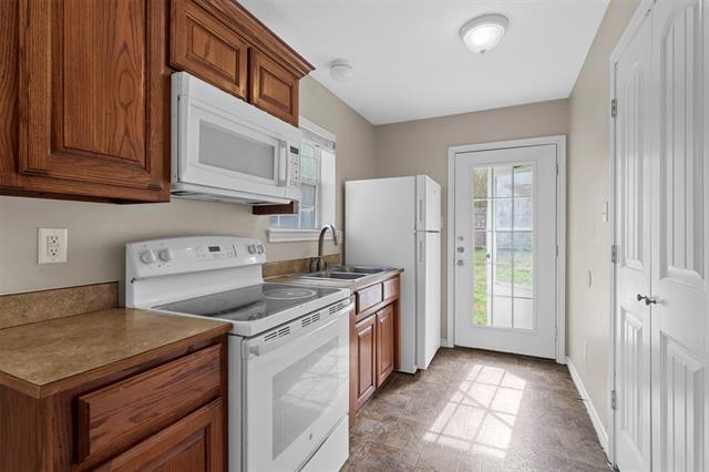 Building Photo - 1226 W Johnson St