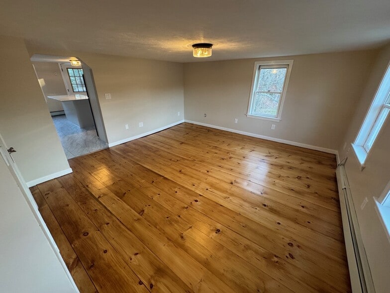 Building Photo - 456 Mattakeesett St