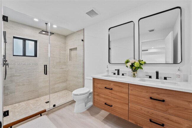 Building Photo - 1420 SW 17th St