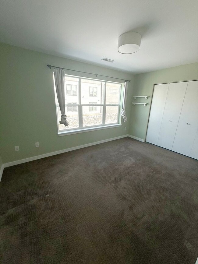 Building Photo - Charming Southside 2 Bedroom, 2.5 Bath Townhome