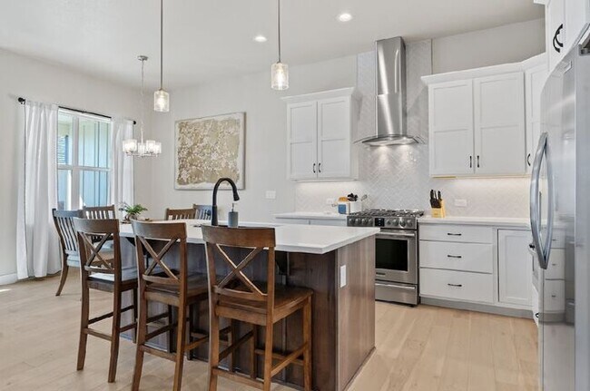 Primary Photo - Gorgeous 3 bed/ 3.5 bath Condo At Heron La...