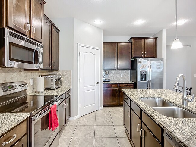 Building Photo - 3009 Esmeralda Dr