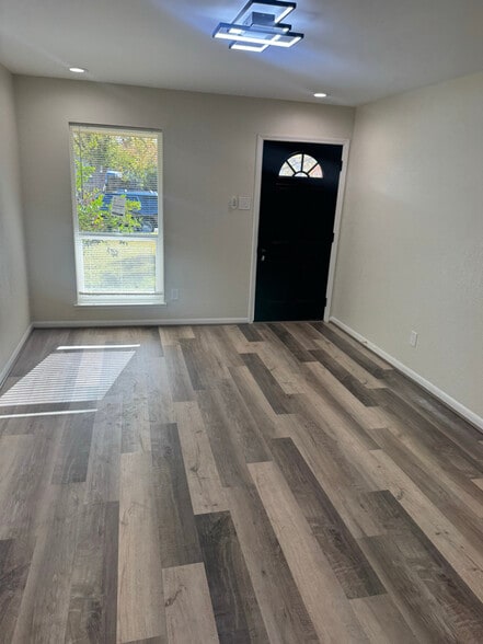 Building Photo - 9428 Tooley Dr