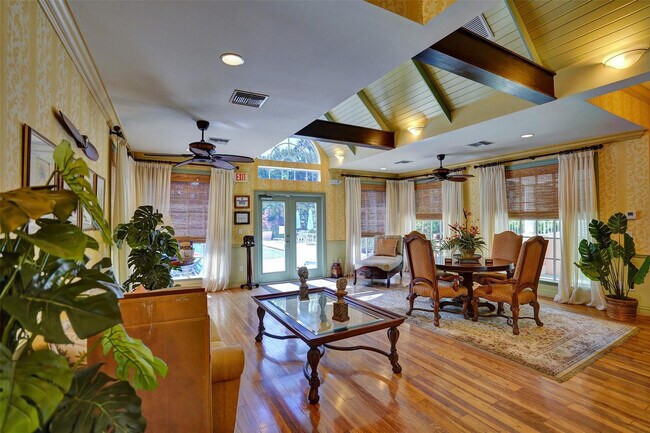 Building Photo - 1050 Crystal Way