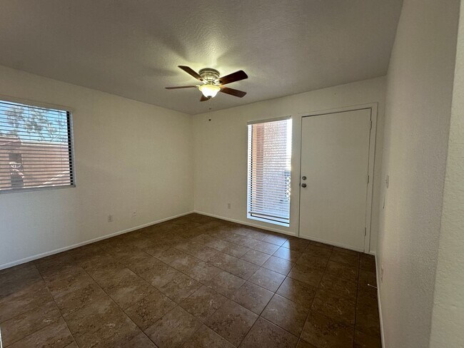 Building Photo - Lindsey and McKellips: 2bed, 1 bath unit, second floor