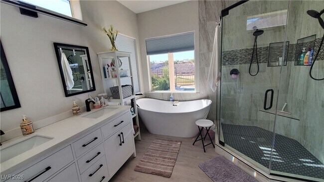 Building Photo - 2106 Dipinto Ave